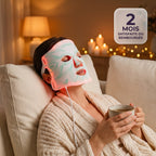 Femme détendue dans son canapé avec le masque LED visage Bodysiam Luxea LED Pro, satisfaite ou remboursée 2 mois